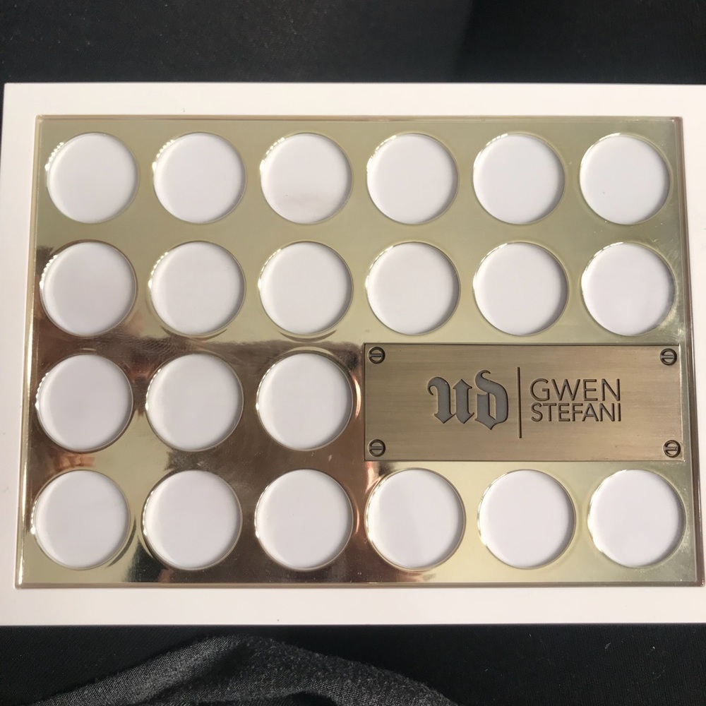 UD GWEN STEFANI BLUSH PALETTE